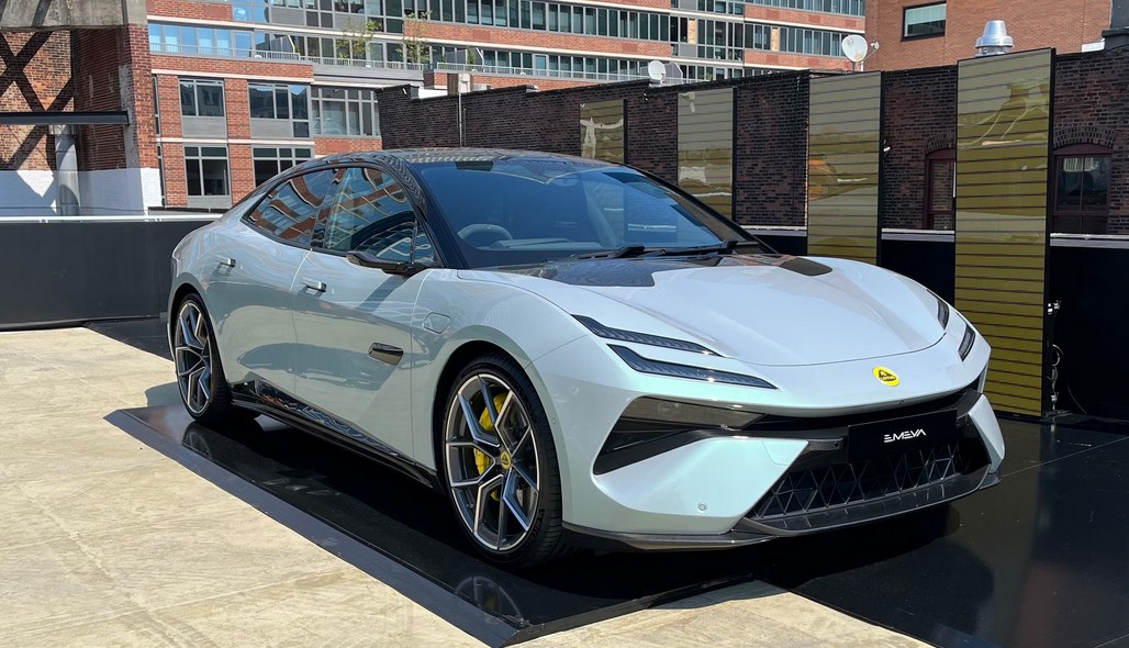 11. Công suất 905 HP trên Lotus Emeya 900 Series: Trải nghiệm tăng tốc 0-100 km/h trong 2,78 giây.