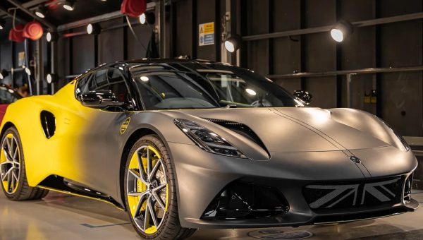 Review Lotus Emira Turbo 360hp: Trải nghiệm lái mỗi ngày đáng mong đợi nhất từ “tuyệt tác động cơ đốt trong cuối cùng”