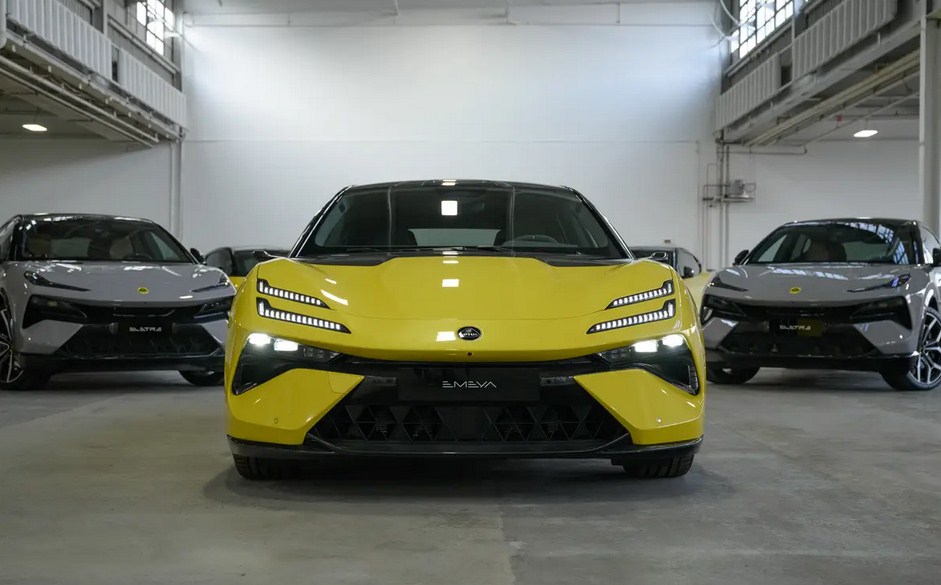 Vì sao Lotus Emeya được mệnh danh là "Mẫu xe sedan thể thao thông minh nhất của Lotus"?